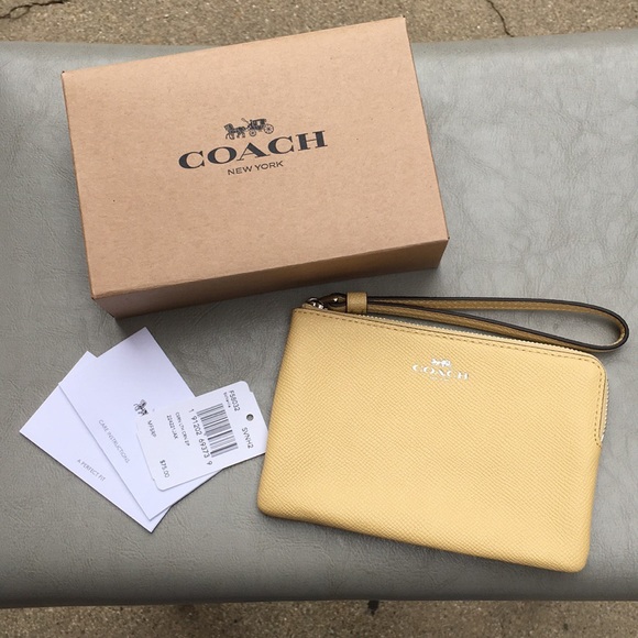 Coach Handbags - Coach Wristlet